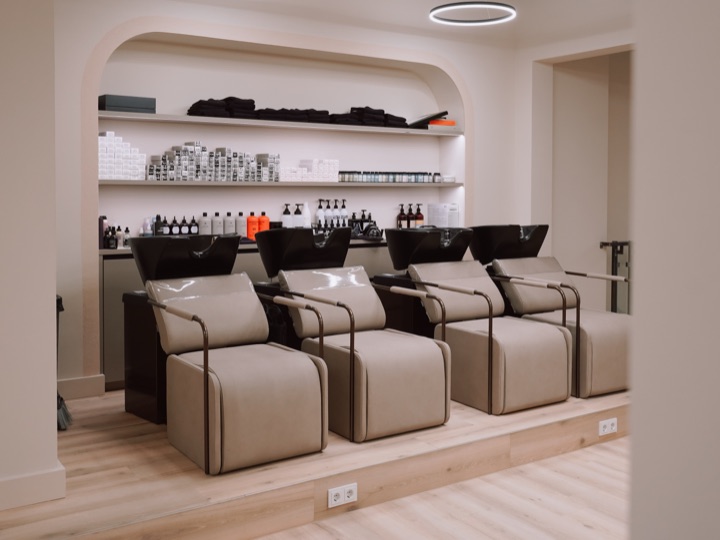 Head spa and hair wash area at INIZIO