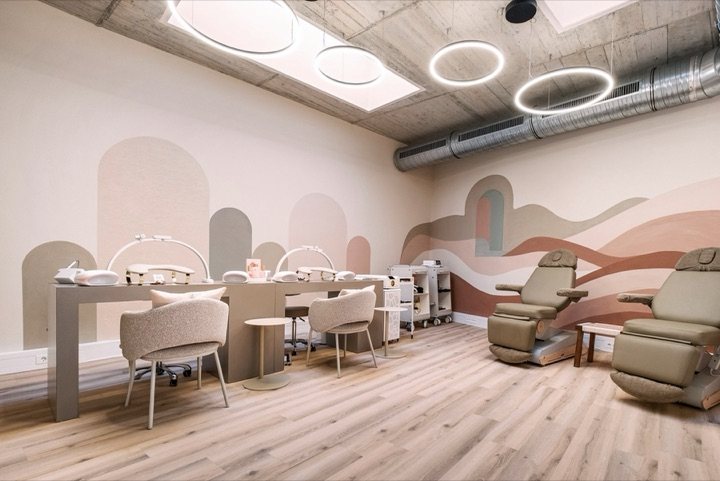 Warm INIZIO salon stations prepared for a beauty appointment
