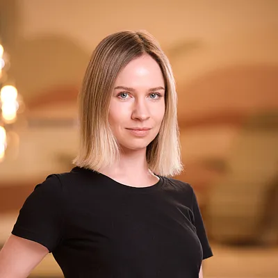Julia — Hair Stylist